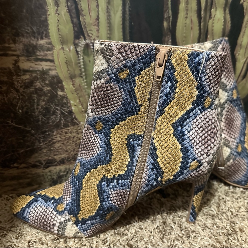 NWOT Snakeskin Kitten Boot Express 8.5